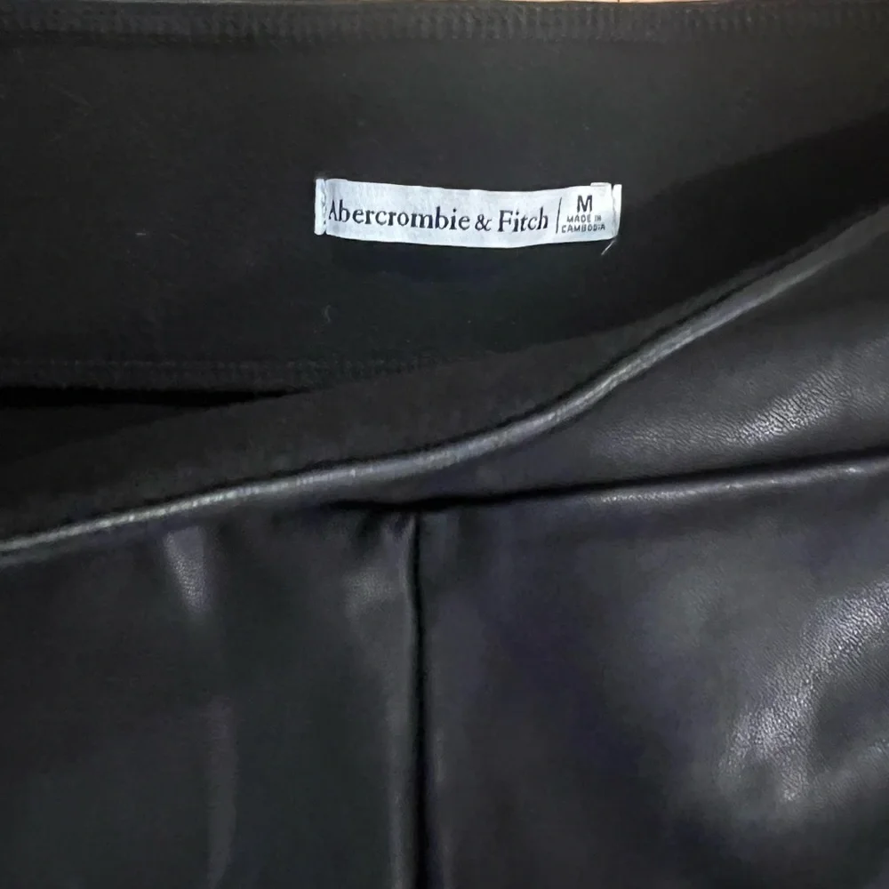 Abercrombie & fitch Black High-Waisted Faux Leather Leggings - Picture 5 of 6